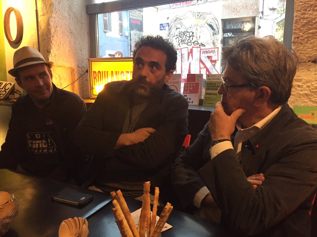JLMelenchon's tweet photo. Rencontres au Waaw, bar culturel à #Marseille. https://t.co/LKHxdFlKkn