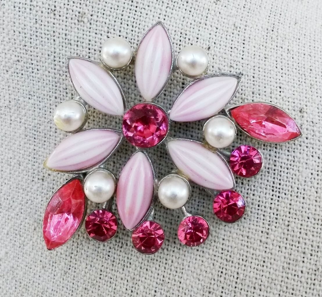 HolyInspiredEva's tweet photo. #Hotpink #jewelry #forsummer
https://t.co/6QMcDkwxTq #alexpals #pinkjewelry #summerjewelry #Floralpin #pinkpin https://t.co/bVKkzDaTF4