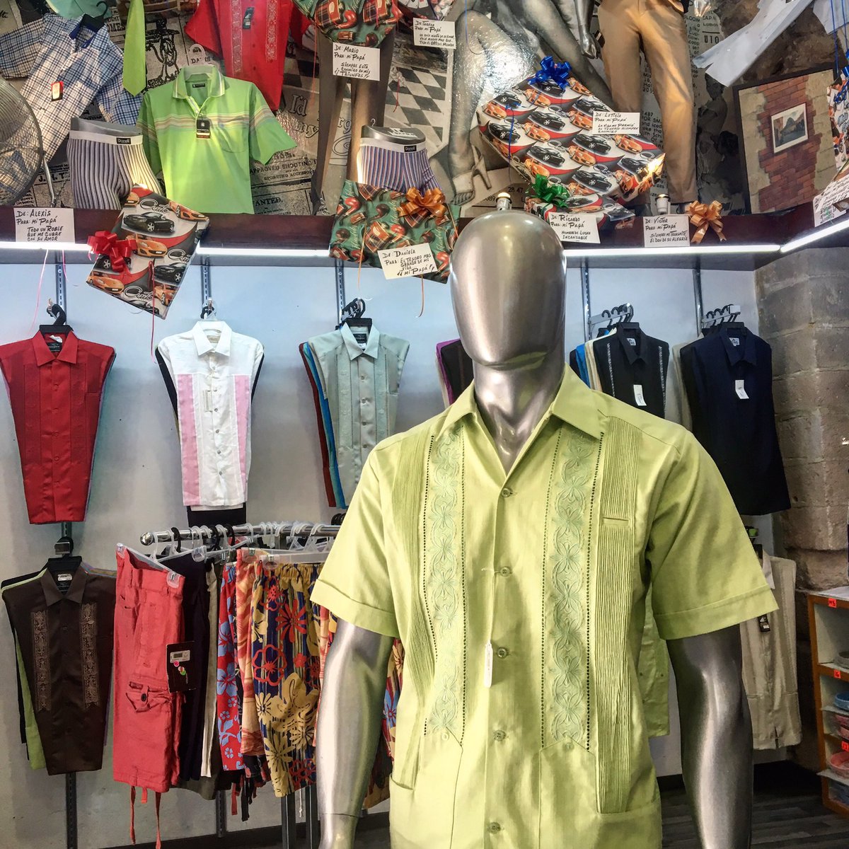 kalidoguayabera's tweet photo. Encuentra el mejor surtido de modelos y marcas Guayaberas en nuestras sucursales CDMX y QRO #guayaberas #bordadas #deshiladas #lino https://t.co/Gw2towe57f