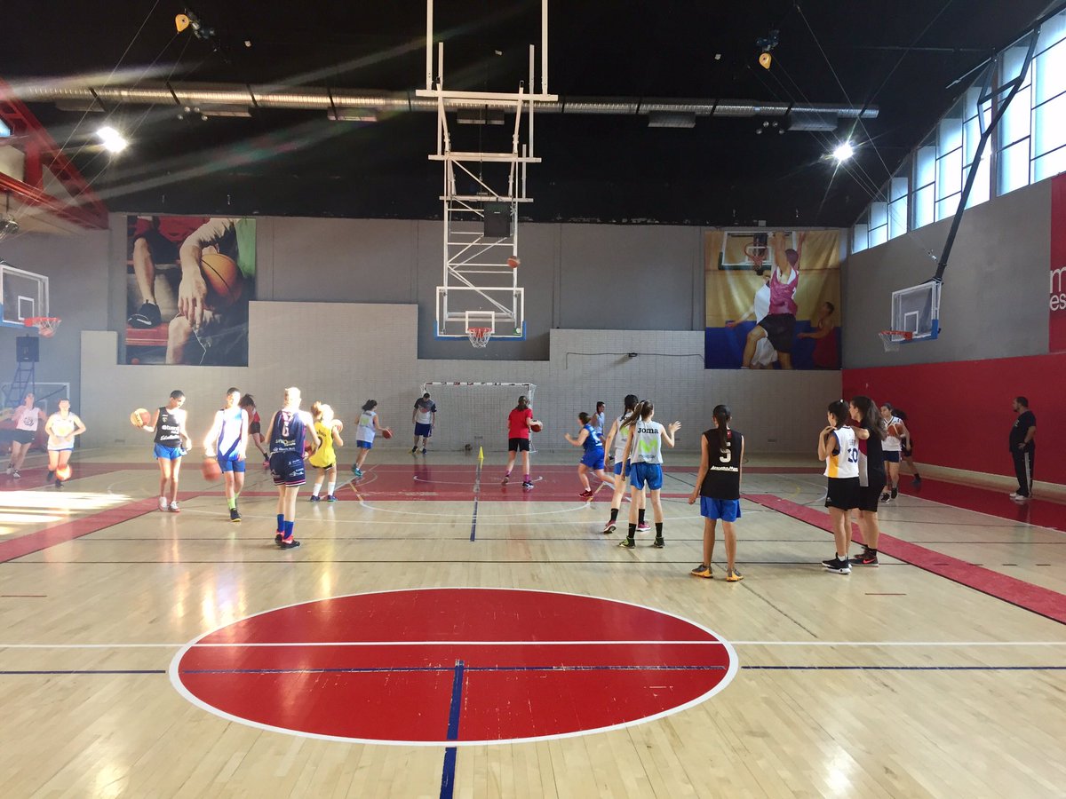 CDCREF's tweet photo. #CanteraCref Pruebas femenino. A partir del lunes a cerrar equipos y prepararnos para competir la próxima temporada a tope #GoCref https://t.co/HKm0YkbDiB
