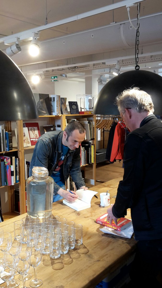 Onder grote belangstelling werd in <a href="/ScheltemaBoek/">Scheltema Boekverkopers</a> het boek Mijn vriend Spiderman van <a href="/MichaelMinneboo/">Michael Minneboo</a> gepresenteerd. <a href="/SubQPublishers/">SubQ Publishers</a>