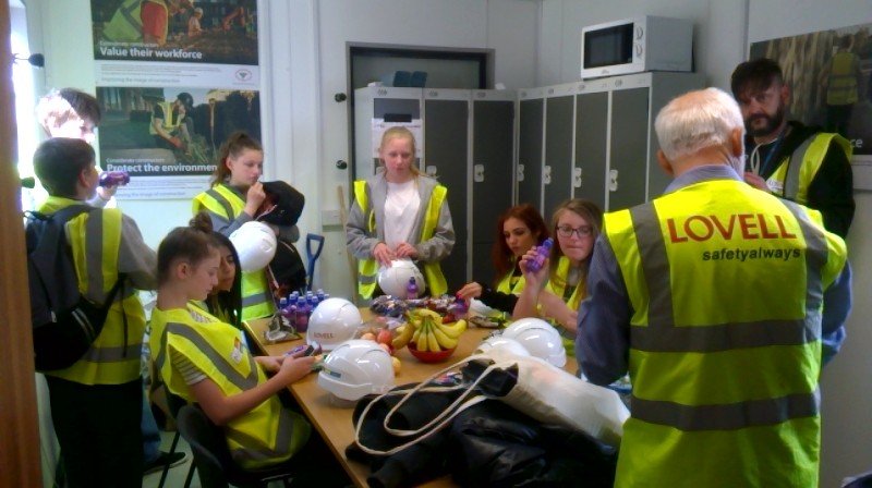 CW_GroupWorks's tweet photo. Tea break! @cantonianhs Budding builders &amp; future home owners https://t.co/YVQC5FUBmE