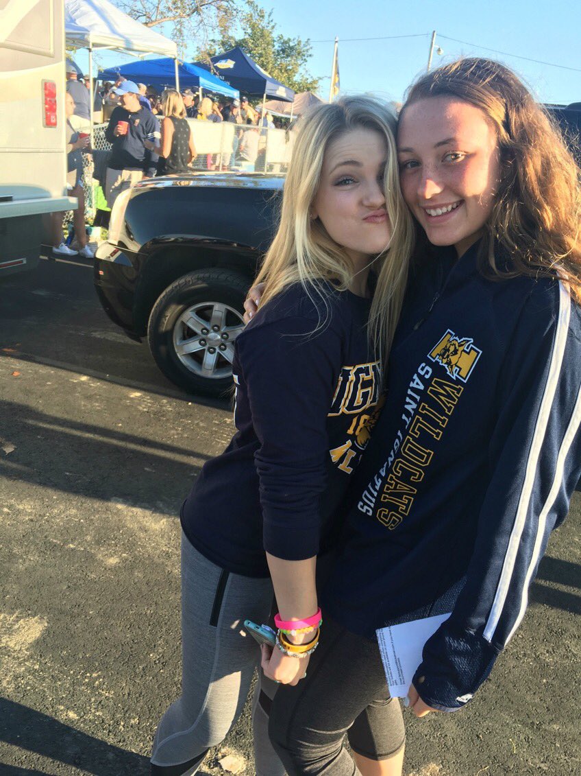 maria_ellis13's tweet photo. happy birthday!!! @jpomps17 hope ur day is the best ever💗💗 love and miss you!!💙💙🌻🌻 #queerass https://t.co/8VxOOi3S2y