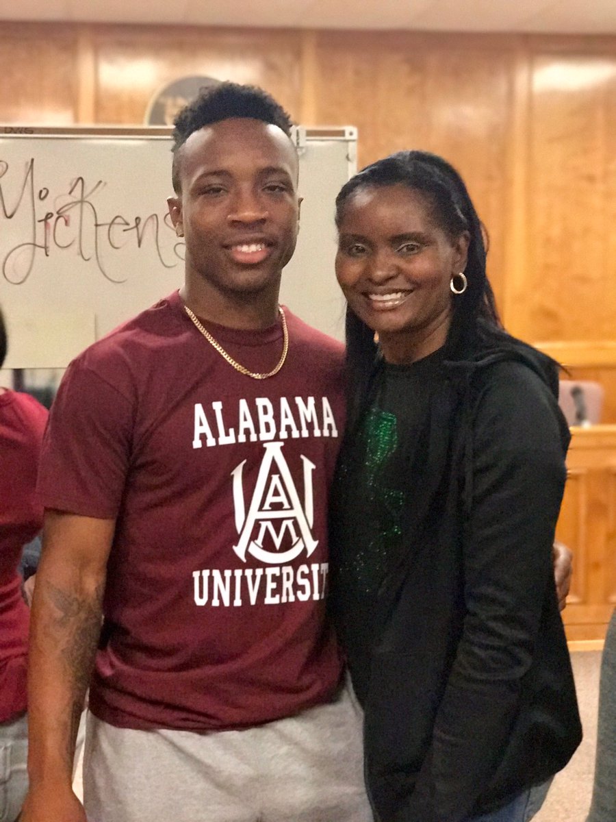 layyy1k's tweet photo. My brother signed today and is graduating todayI'm the proudest little sister man💙💰 . #thatsmymfdawg #teamrell https://t.co/XfyM7QHIK9