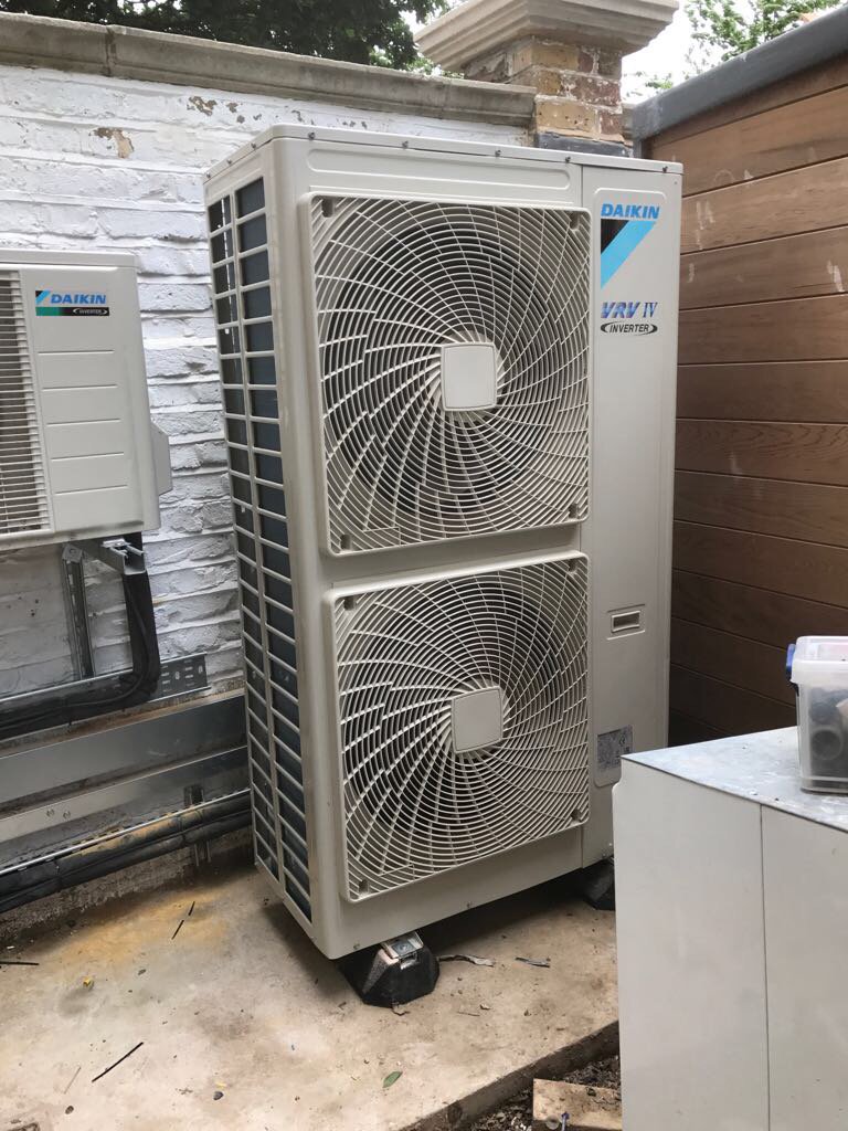 _DeltaT's tweet photo. Daikin VRV condensing unit and server room split final connections being done https://t.co/q5XmJJsSgd