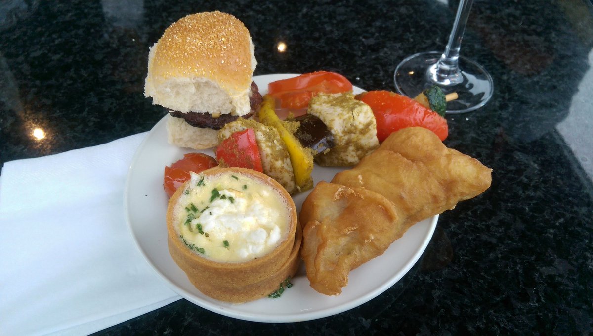 brendanhughes64's tweet photo. Yum food and @JawboxGin flowing @theivorybelfast for @IoH_NI's event toasting its #IOH2017 awards bash - cheers guys π https://t.co/05XmeI3elk