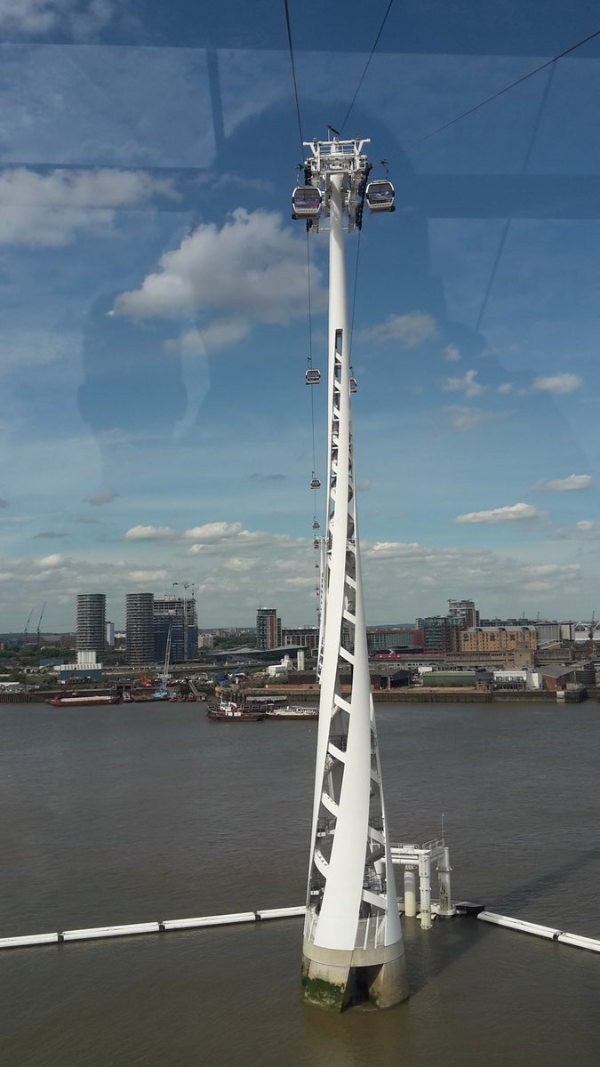 knorx100's tweet photo. Mit der Seilbahn über die Themse sind wir auch gefahren. Tolle Sache! 
#TwUK https://t.co/LQDKVWTuwU