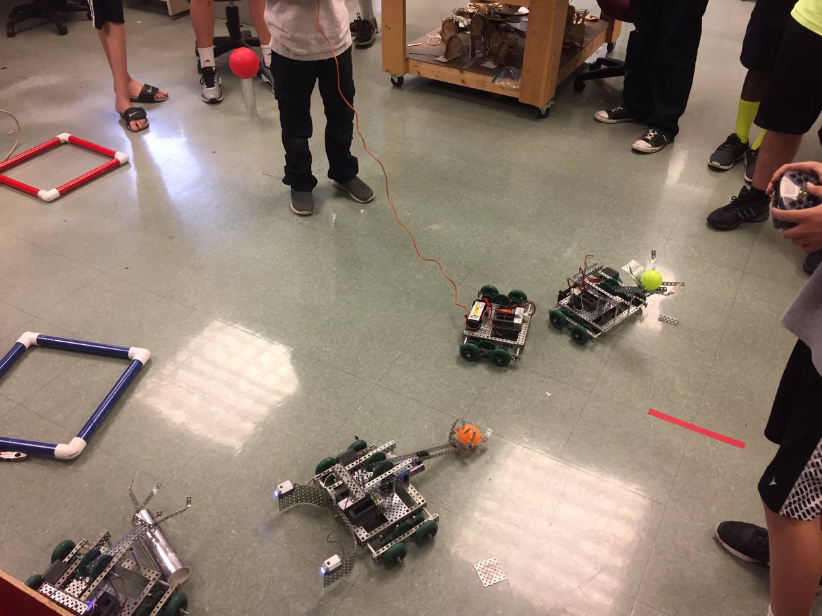 HSEPLTW's tweet photo. And we have robots!!! https://t.co/amNdiPatUw