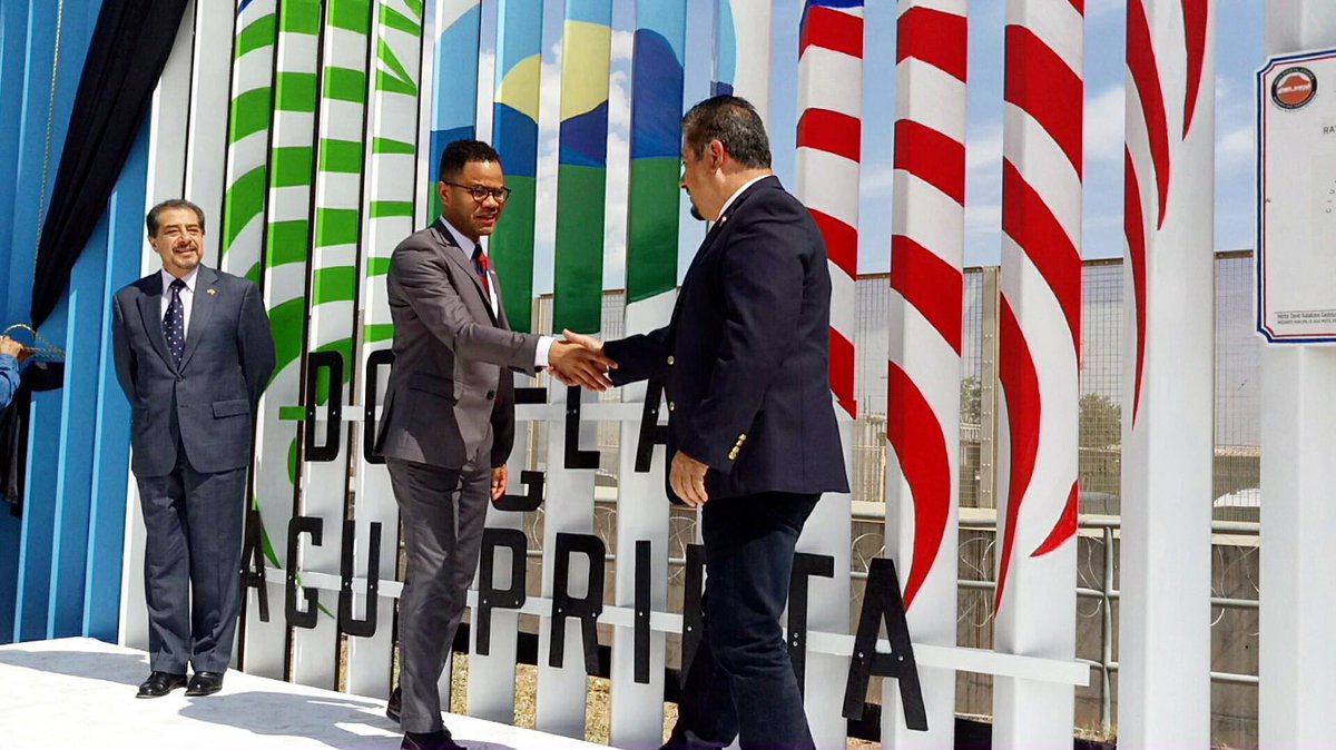 RobertYUribe's tweet image. Our Sister city logo! 🇺🇸 #DouglasAZ 🇲🇽#AguaPrieta. I am proud to be representing the greatest #bordercommunity in the state of AZ. #Unity