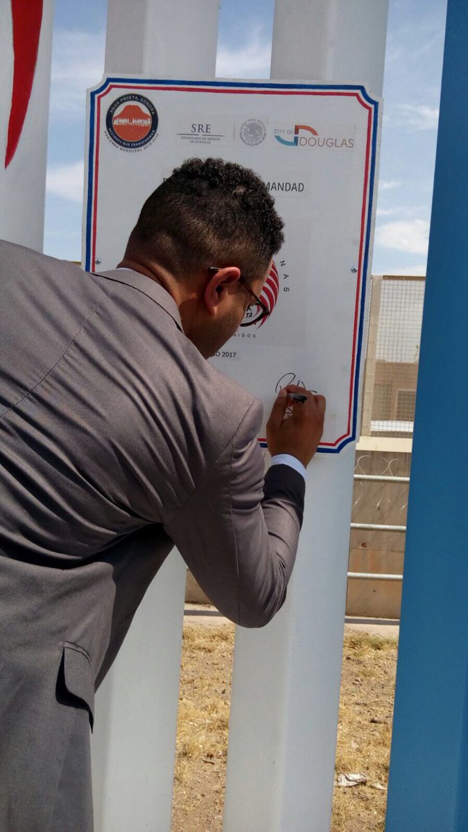 RobertYUribe's tweet image. Our Sister city logo! 🇺🇸 #DouglasAZ 🇲🇽#AguaPrieta. I am proud to be representing the greatest #bordercommunity in the state of AZ. #Unity
