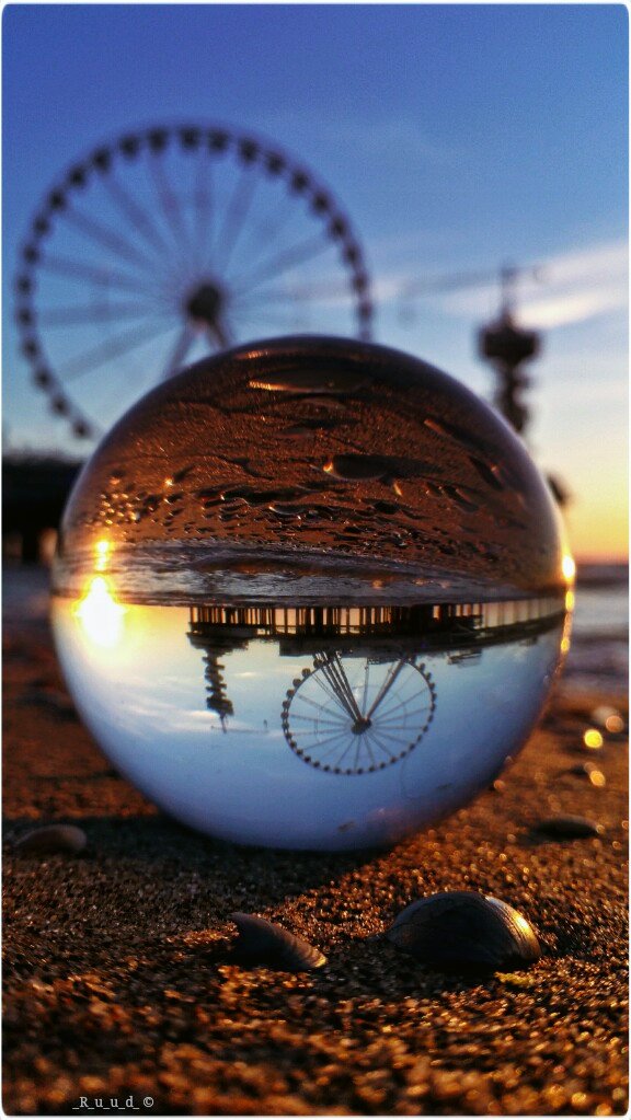 _R_u_u_d_'s tweet photo. 'Beauty at the Beach'
(Scheveningen)

@OnzePier @dezeekust @noordzeenieuws @DSunsets @mooieluchten
#500pxrtg #ThePhotoHour #weatherphoto https://t.co/wwVu62foq8