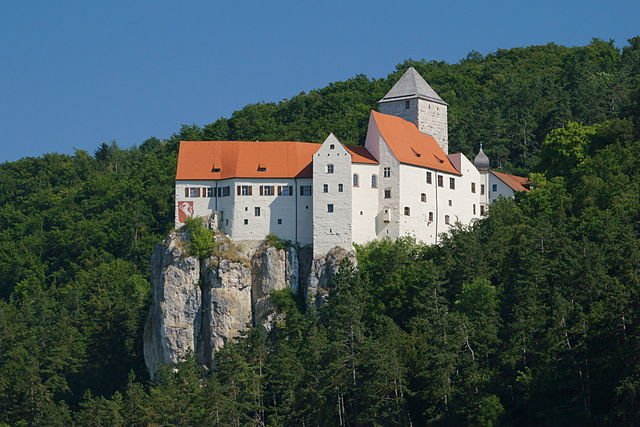 DeutGeschichte's tweet photo. Ausflugstipp zum WE: "Burg Prunn" in #Riedenburg im #Altmühltal , #prunn #burg #geschichte #mittelalter, mehr: https://t.co/pPF6uc0eUG https://t.co/Kn0LR3XBJV