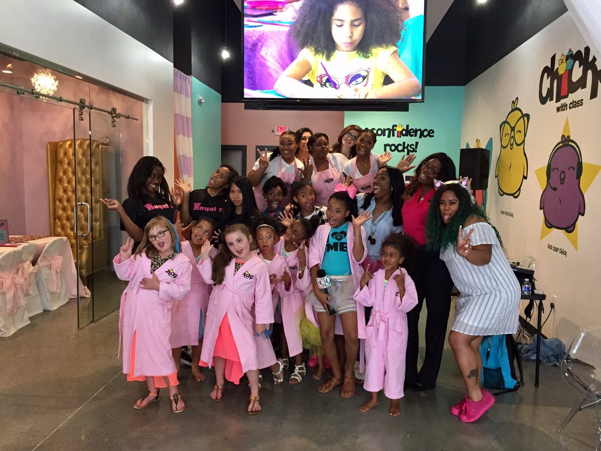 chickswclass's tweet photo. That's a wrap!! Thanks KPRC Channel 2 @kprc2 for stopping by!!!! β¨#houston #livetaping #chickswithclass #thankyou #newstore #grandopening https://t.co/l7vBqh5xEt
