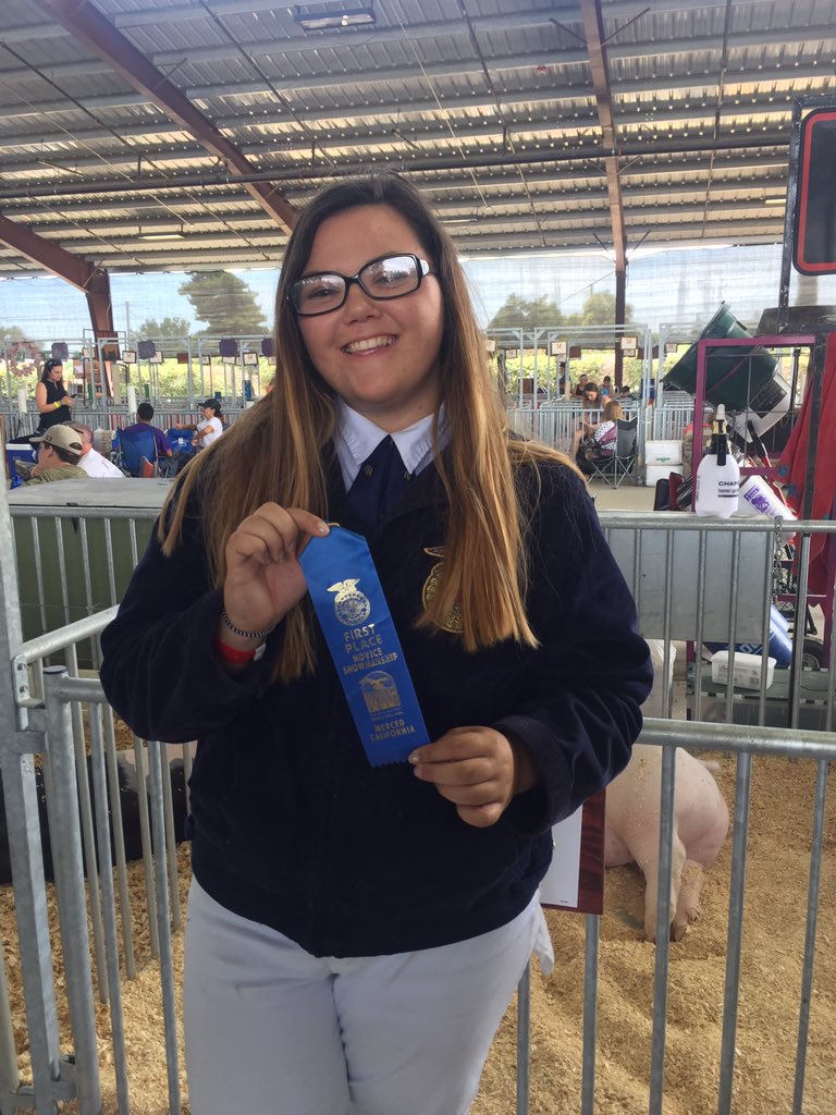 pacheco_ffa's tweet photo. 🎉 🎉 CONGRATS @AimeeWheeler_  CHAMPION NOVICE SHOWMAN 🎉 🎉 https://t.co/ozQ6GqugMr