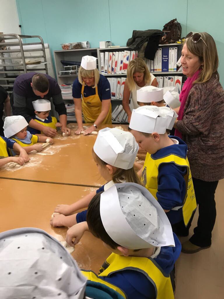 CCPPSchool's tweet photo. Yum ,this smells delicious. We learnt how to make and bake our own 🍞@Tesco5029 #ccpFP #ccpcommunity #ccpPSD https://t.co/GR6DtamK9X