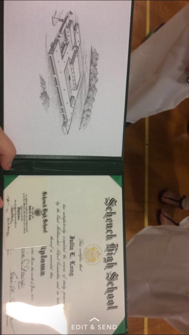 420_MissKitty's tweet photo. #classof2017 👩🏼‍🎓2 more days to go. https://t.co/yWzExrBdlj