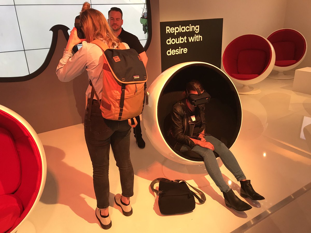 RoosterPunks's tweet photo. @gemma_huckle and @AmandaHappnd experiencing @SAMSUNGGEARVR3 #futurescape2017 https://t.co/sTF7Menc1r