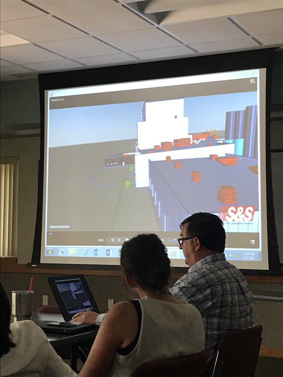wKREDA1's tweet photo. Alan McEntee provides an overview of the Dairy Farmers of America plant in Garden City. Plant will save $25 million in transportation costs. https://t.co/RCjTbGIMMg
