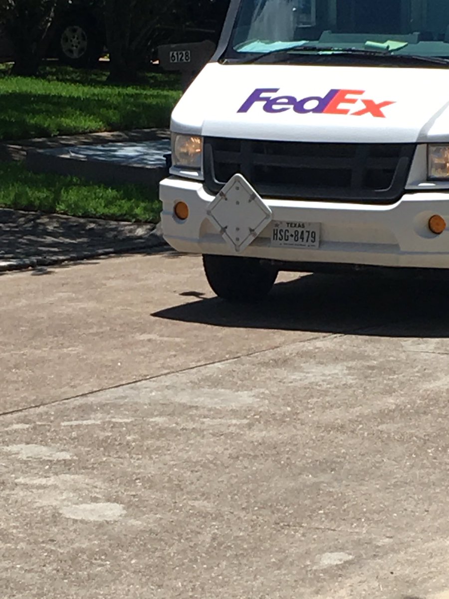 ChrisAnsted's tweet photo. @FedExHelp your #driver dropped an #fbomb on me today because I asked him to slow down #wow #niceemployee https://t.co/2j6ute5Ykn