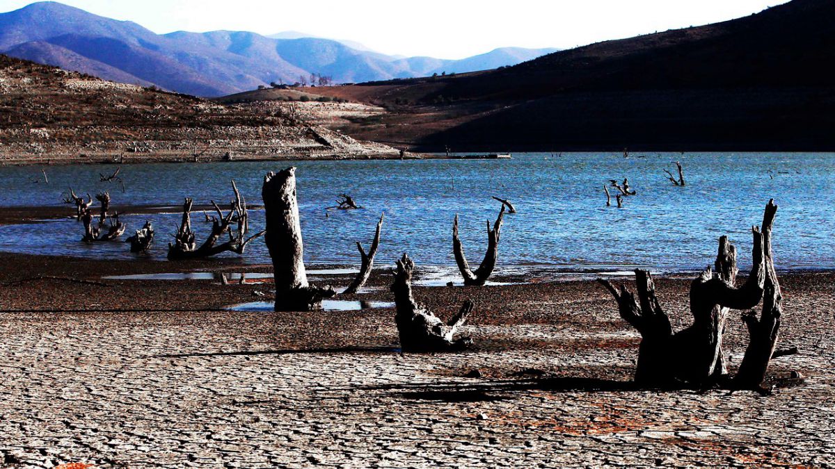 T13's tweet image. Interactivo | 🌎 El avance del cambio climático en lagos, lagunas y embalses de Chile » bit.ly/2r6QRHn