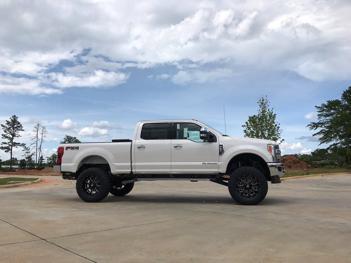 CTUUSA's tweet photo. Another picture of this build we did last week! Specs: 6" lift w #FOXSHOX, 20" #XDs w 37" #TOYOMTs, #BETTERBUILT toolbox, & #LINEX bedliner! https://t.co/gtXeCnJYKC