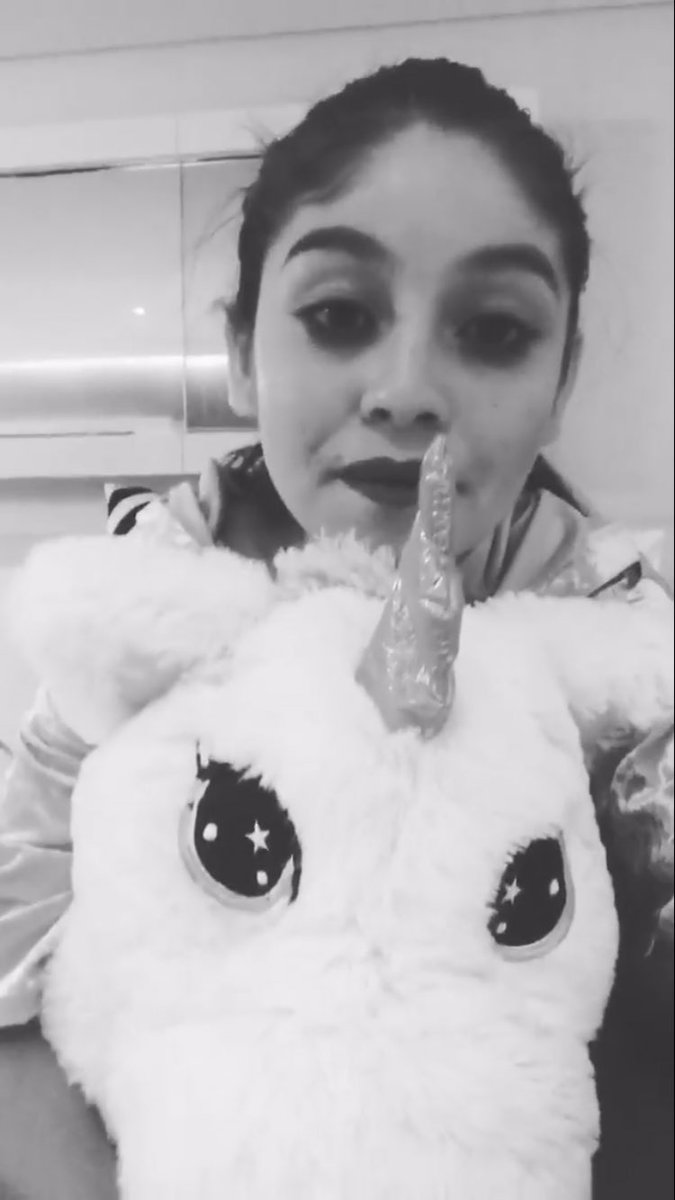 karoldates's tweet photo. @karolsevilla señora Sevilla, dejes a karol tener este unicornio por favor!!! 🦄 https://t.co/MdvYSacf9N