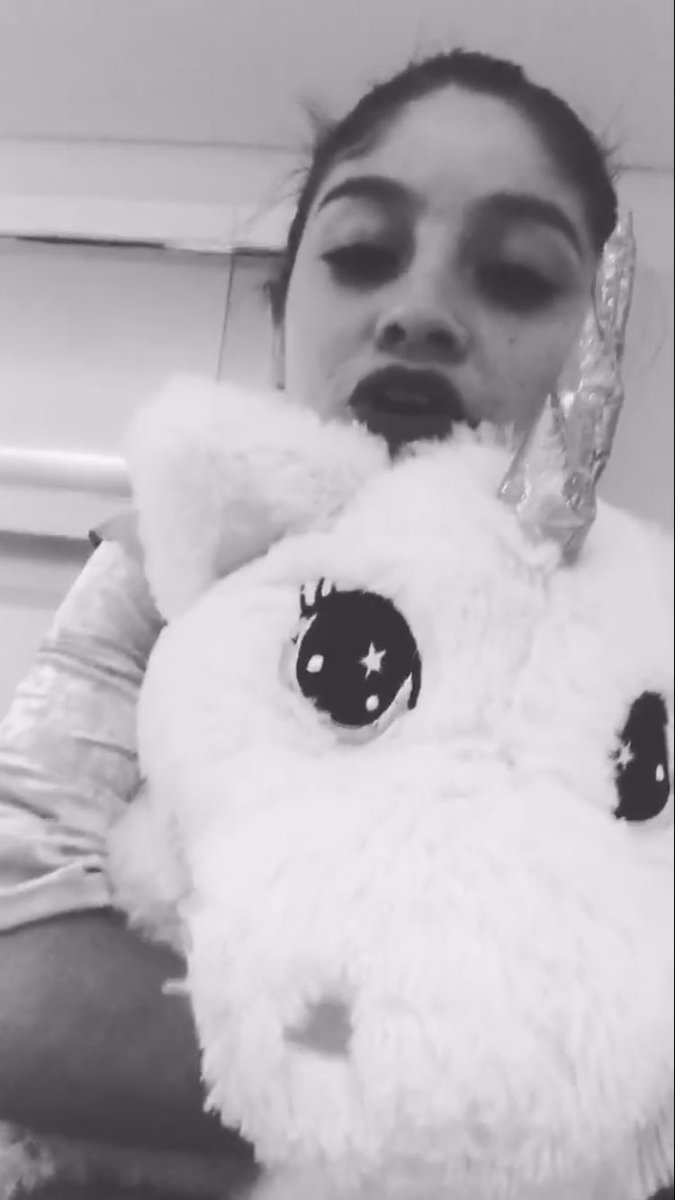 karoldates's tweet photo. @karolsevilla señora Sevilla, dejes a karol tener este unicornio por favor!!! 🦄 https://t.co/9W1t5BXyPr
