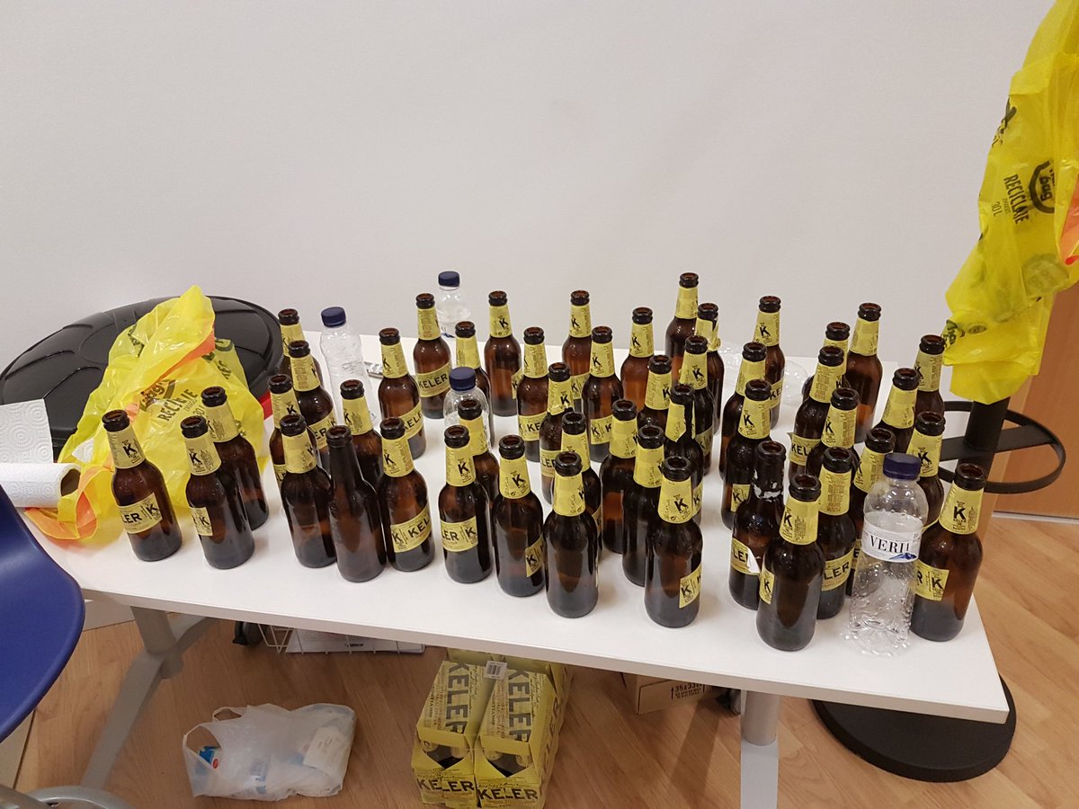 Oscar_Ray's tweet photo. Damos fé! En #VitoriaGasteiz hay público objetivo para las charlas y el networking sobre datos. Lo de las birras es secundario #DataBeersEus https://t.co/OuHTePFYRa