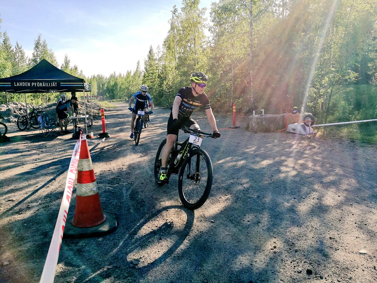 LPyorailijat's tweet photo. Legendaarinen PH-Cup käyntiin tänään Vanhalla Raviksella! Nopein oli @HiltunenSami https://t.co/9LwukW0vZC #phcup #mtb #lapy #lahesta https://t.co/navej5WZVd
