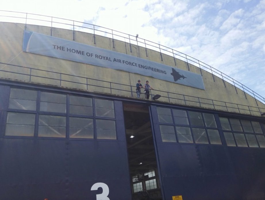 RAFCyberspace's tweet image. @No1SofTT meanwhile over on Hangar 3, TG4 #CommsInfraTech do what they do best - work at height...