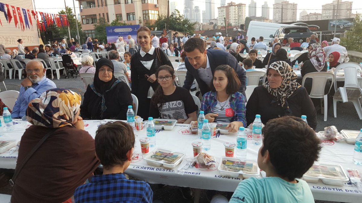 akpartibesiktas's tweet photo. İlçe Başkanımız Sn.Ferşat YILDIRIM'ın katılımı ile Akatlar Mahallesi iftar programımızı gerçekleştirdik. https://t.co/gtOjEWczsL