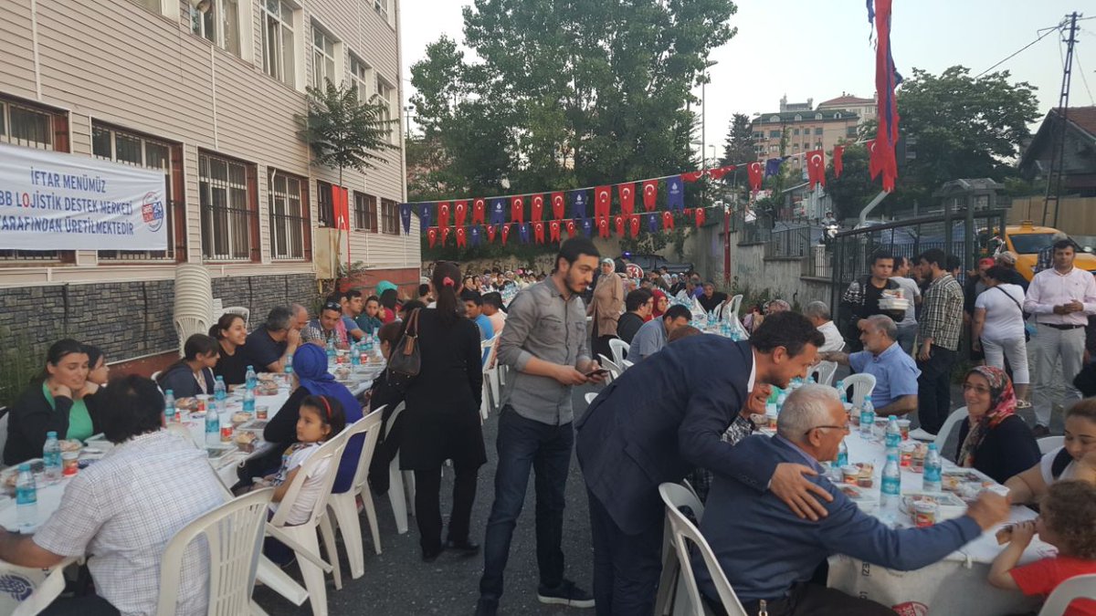 akpartibesiktas's tweet photo. İlçe Başkanımız Sn.Ferşat YILDIRIM'ın katılımı ile Akatlar Mahallesi iftar programımızı gerçekleştirdik. https://t.co/gtOjEWczsL