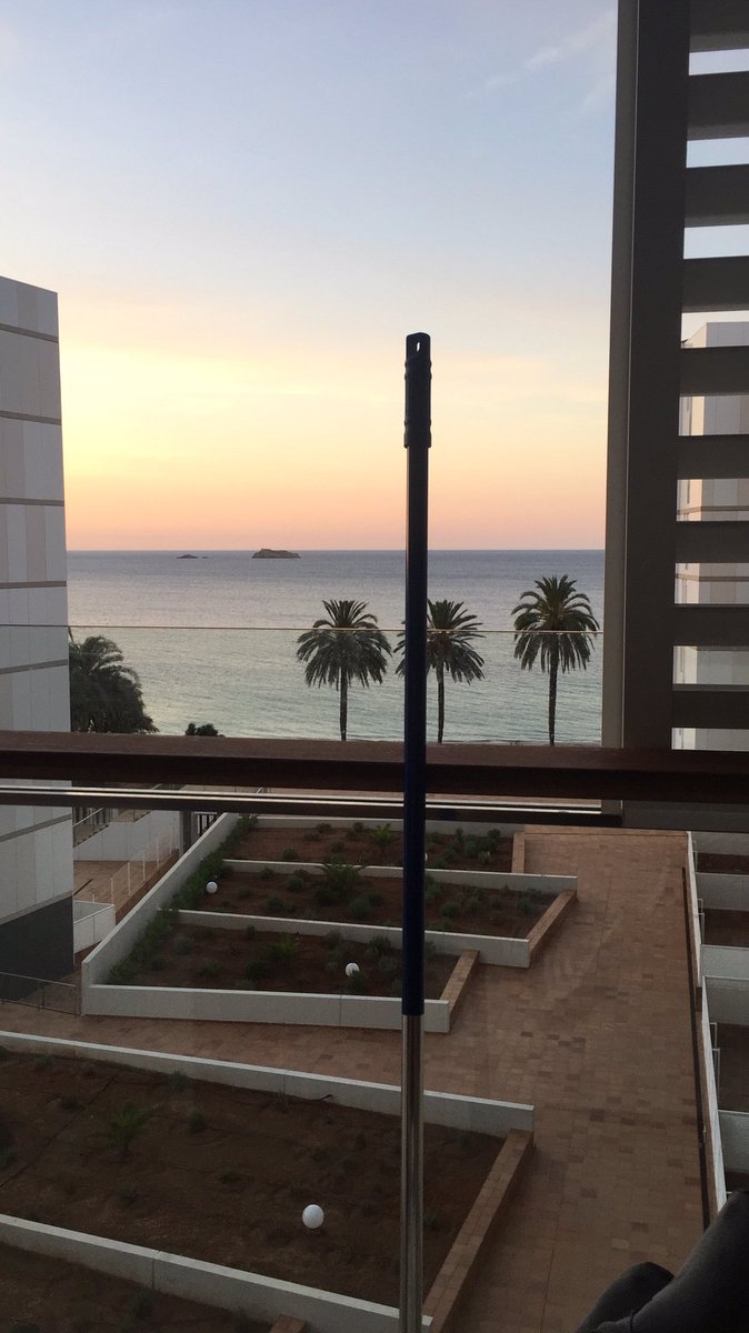 BigFraz90's tweet photo. Ibiza Sunrise 🌅 #MagicalPlace #ForThisYear https://t.co/fSKxKDVwhZ