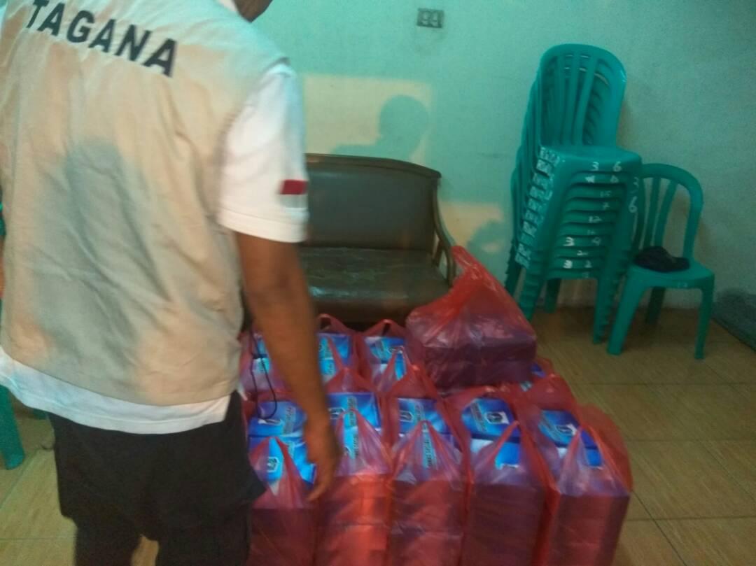 Makan sahur untuk korban #kebakaran di Jembatan Lima Jkt Barat #jkt <a href="/SonoraFM92/">Radio Sonora Jakarta</a> <a href="/TAGANA_KEMENSOS/">TARUNA SIAGA BENCANA</a> <a href="/BeritaJakarta/">Berita Jakarta</a>