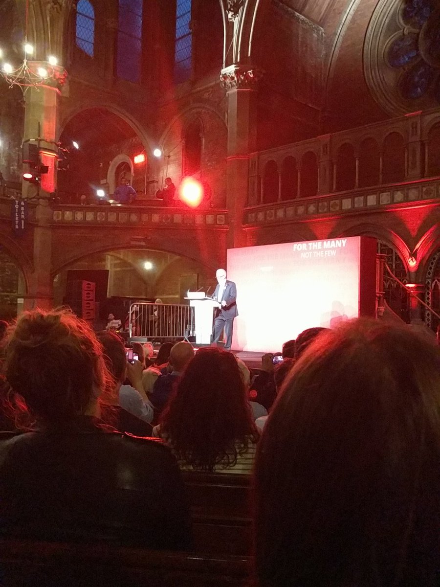 ForestLabour's tweet photo. The atmosphere at Jeremy Corbyn's final event reflects the entire campaign. Electric, unifying, euphoric https://t.co/MVz8qSWUwX