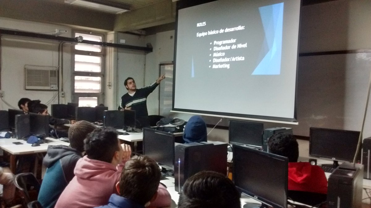 programadorUNT's tweet photo. Charla Programación de Videojuegos @DevHunvee3  #ExactasParaTodos #PUyLicEnExactas @FACETUNT @FacetInforma @UntTuc https://t.co/aCDmEGC1PZ