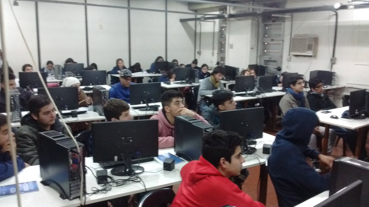 programadorUNT's tweet photo. Charla Programación de Videojuegos @DevHunvee3  #ExactasParaTodos #PUyLicEnExactas @FACETUNT @FacetInforma @UntTuc https://t.co/aCDmEGC1PZ