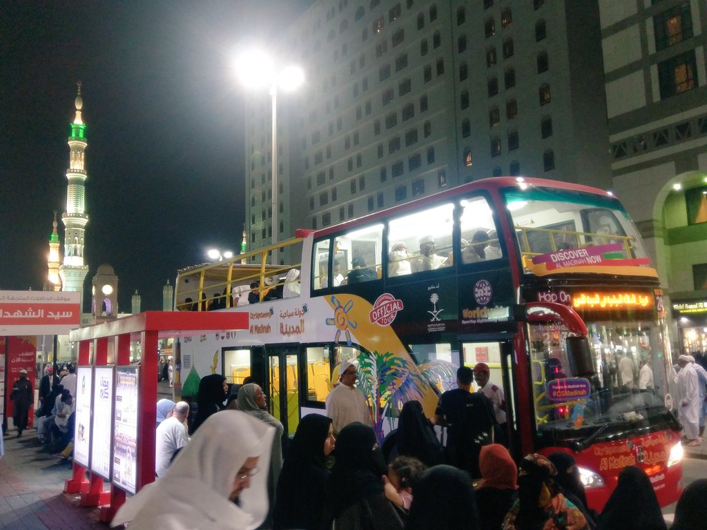 Автобус мекка. Автобус Дубай Мекка. Автобус в Мекке. Двухэтажные автобусы в Медине. Автобус в Медина.