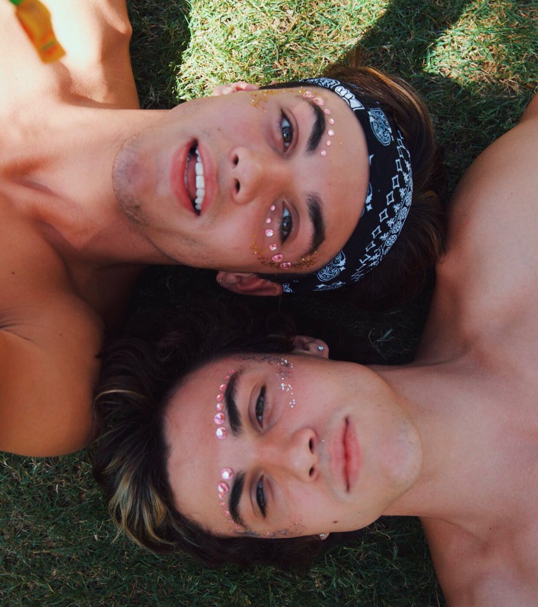 Dolanpicture's tweet photo. Throwback coachella 😻 https://t.co/I0STDMYGFz