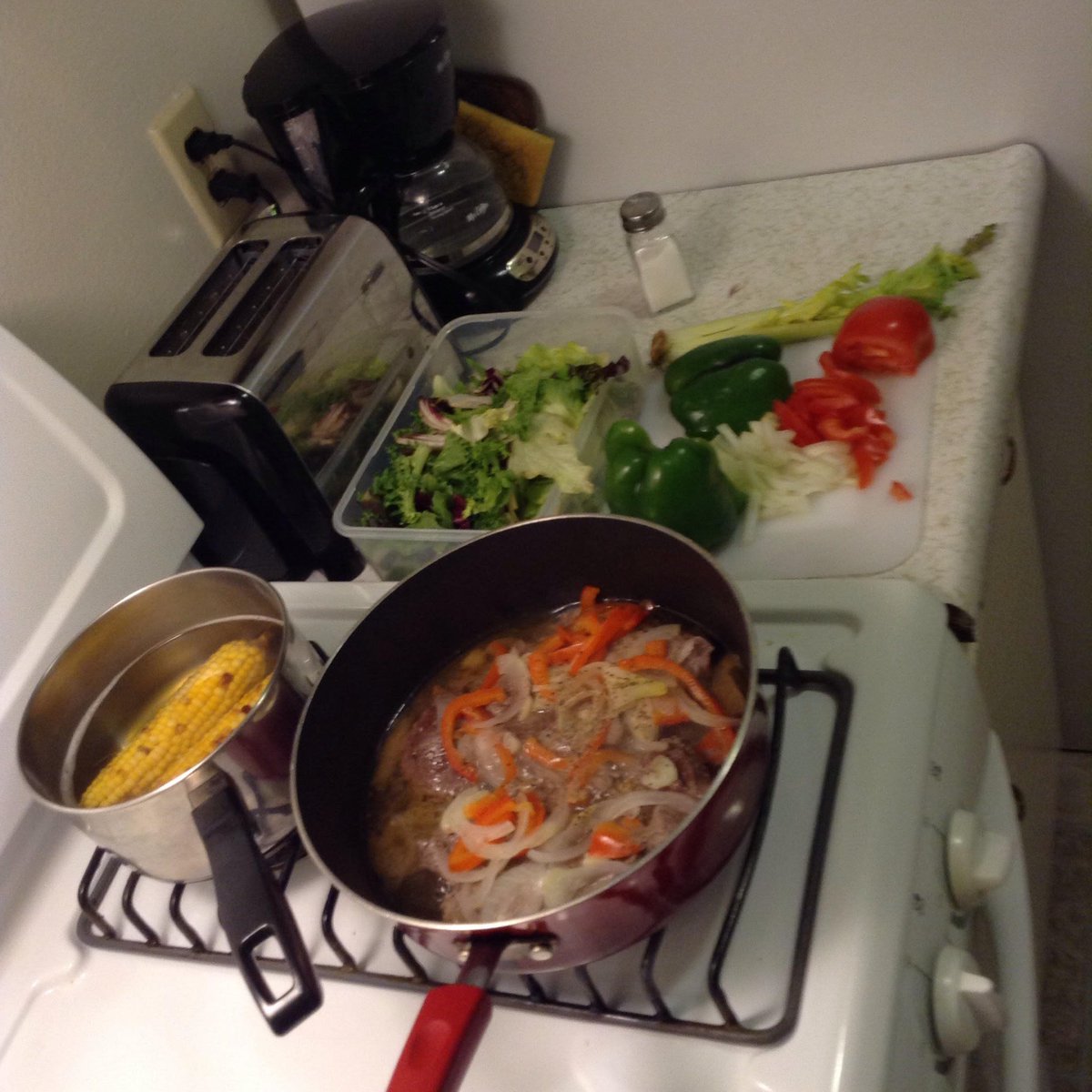 FREEPATRICK2017's tweet image. WHO SAYS A REAL MAN CAN'T COOK.  TO HERE THE REST OF THIS STORY GO TO FACEBOOK @ FREEPATRICKPURSLEY.  GET THE SCOOP ON PATRICK.