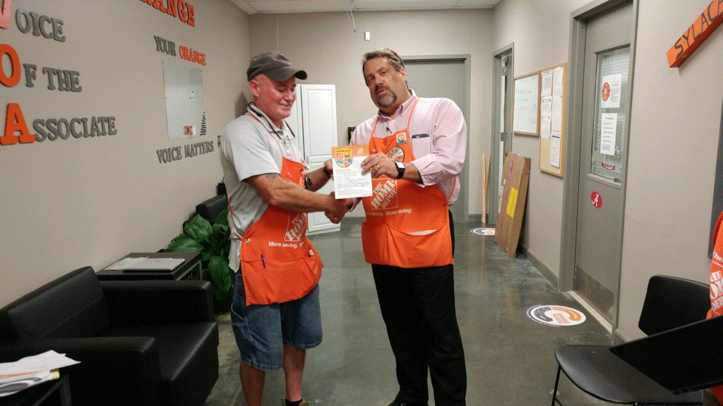 HomeDepot809's tweet photo. Congrats Tommy on your DM Homer award today! You truly make the customer experience wonderful! Thank you! https://t.co/6sQDJ5RZuk