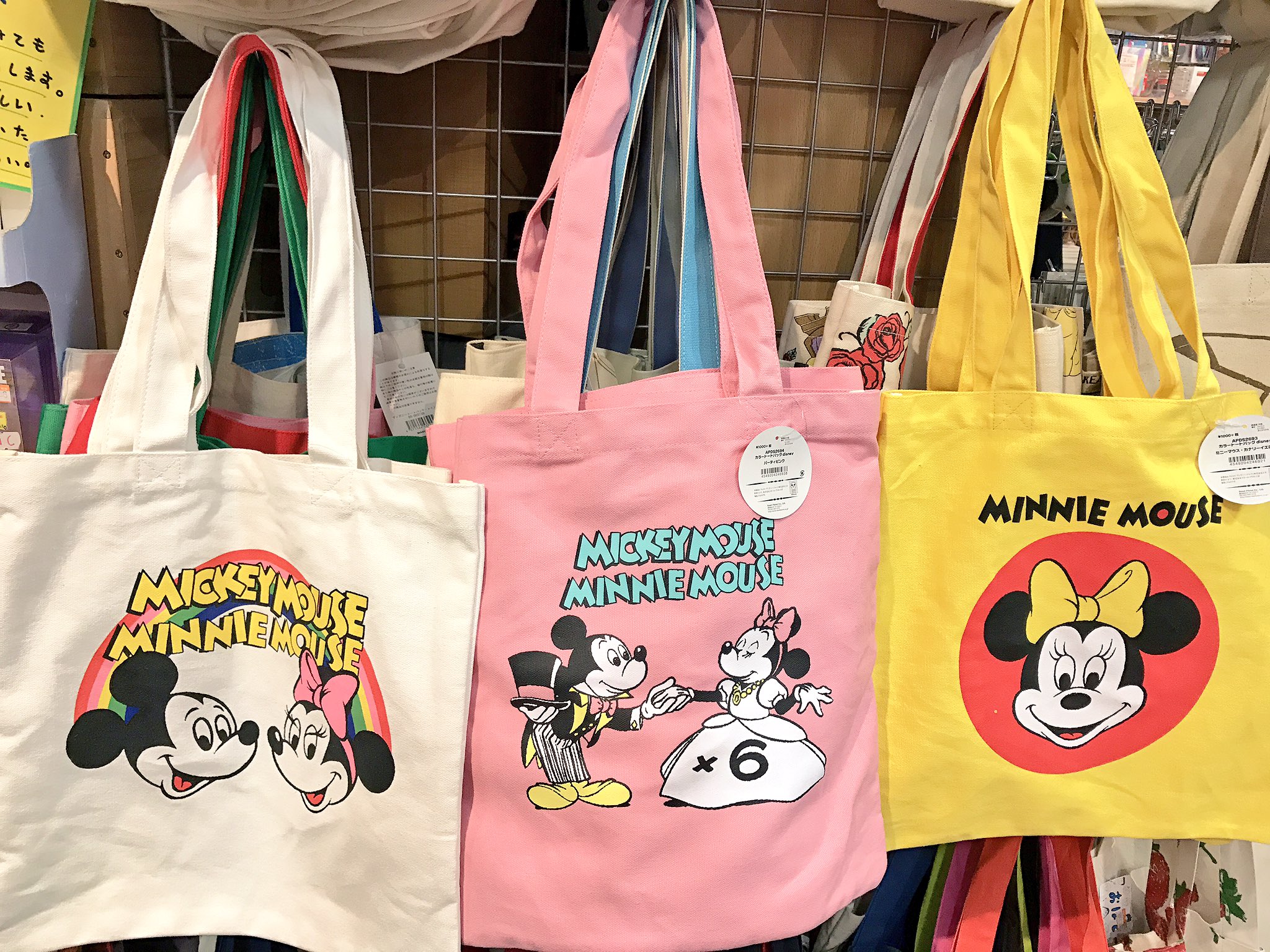 ヴィレッジヴァンガードイオンモール名取 超キュート な ディズニーのトートバッグが入荷 ちょっぴりレトロなデザインが可愛いです お値段 1000 Tax T Co Rctxe4duoi Twitter
