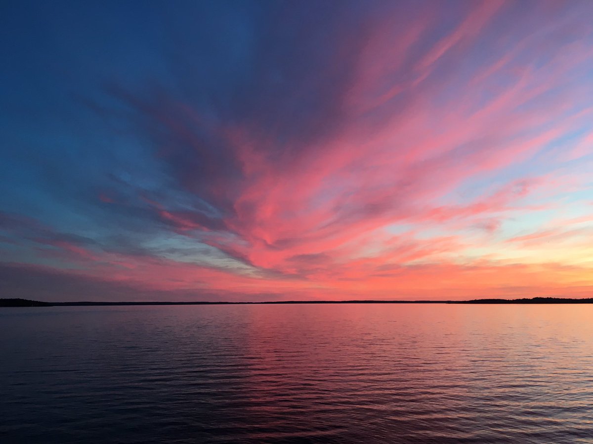 KatesKart888's tweet photo. Beautiful sky tonight. None are the same. #livinglifeongeorgianbay #parrysound #visitforaday #kateskart https://t.co/lWTmWiStlE