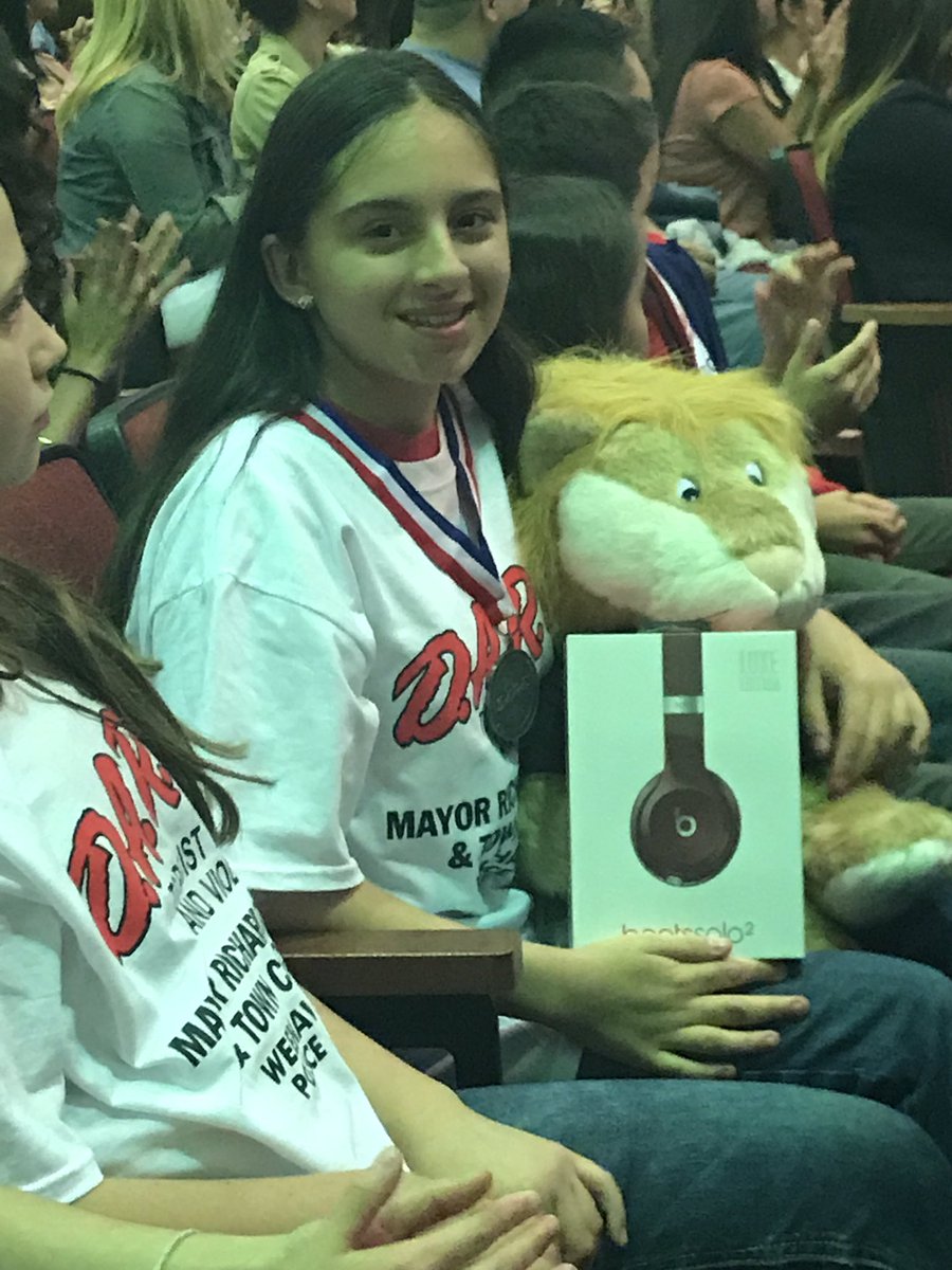 MissKRTurner's tweet photo. Wonderful night at DARE Graduation! Thank you,  @SuzanneMera and our officers! @WeehawkenTSD @ZywickiR https://t.co/7gOEgC6SYr