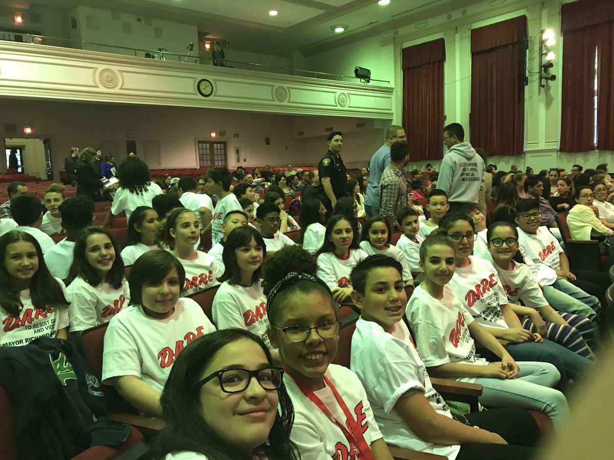 MissKRTurner's tweet photo. Wonderful night at DARE Graduation! Thank you,  @SuzanneMera and our officers! @WeehawkenTSD @ZywickiR https://t.co/7gOEgC6SYr