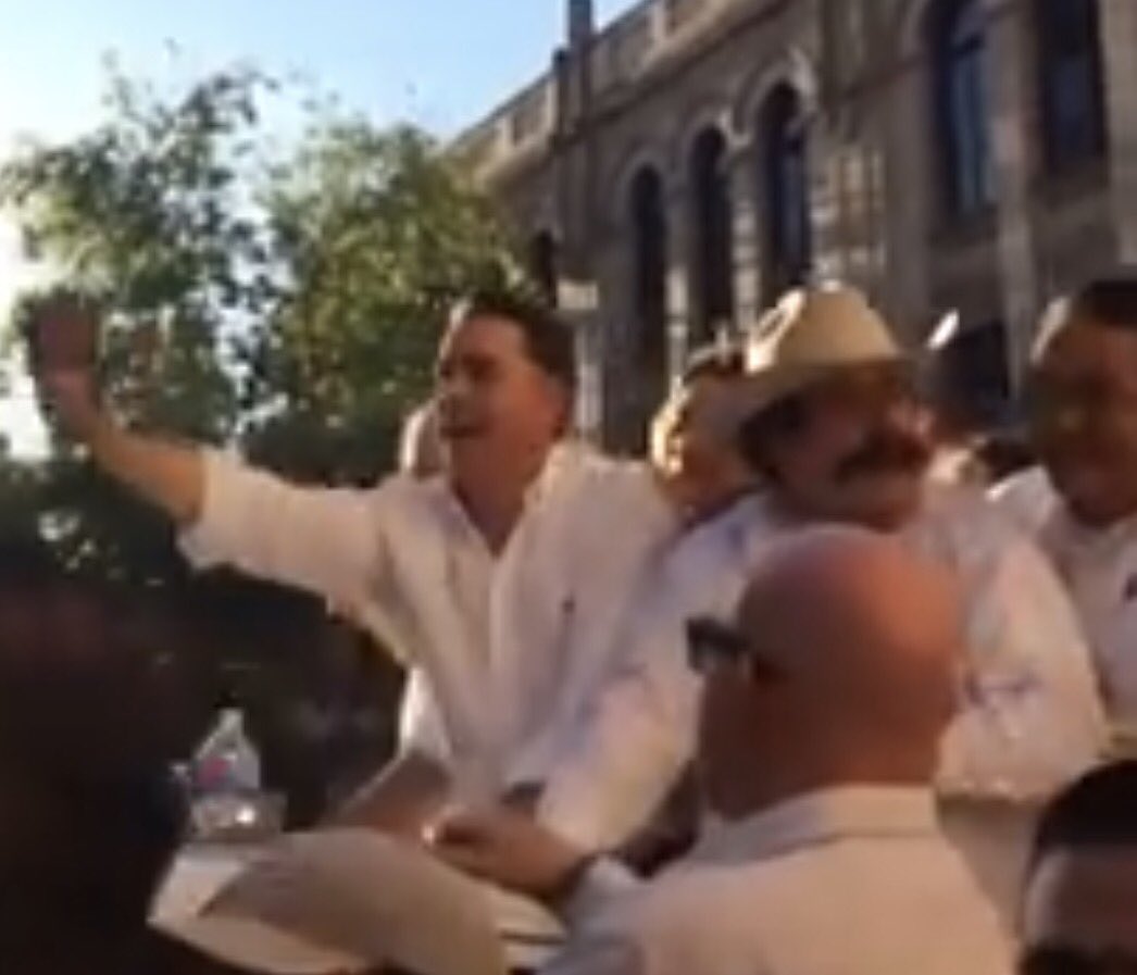 AcertijoCoah's tweet photo. @memo_anaya si no vas a caminar junto con los coahuilenses, porque pisoteas su dignidad ? Tú en vehículo. #CoahuilaDigno https://t.co/b7rFEOyky6