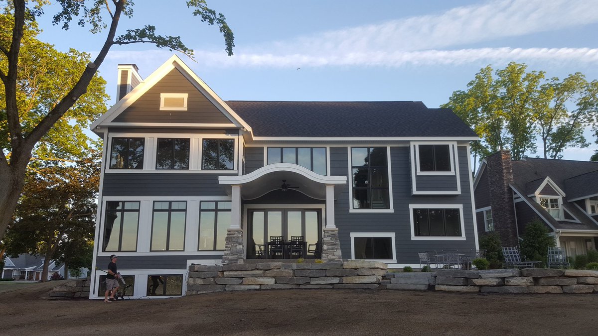 McHammeredJ's tweet photo. 100% Hardie houses we just finished for the @HBAWMI parade! love being part of the @James_Hardie Side Master Program! #webuildcharacter https://t.co/9WrcWMpBzo