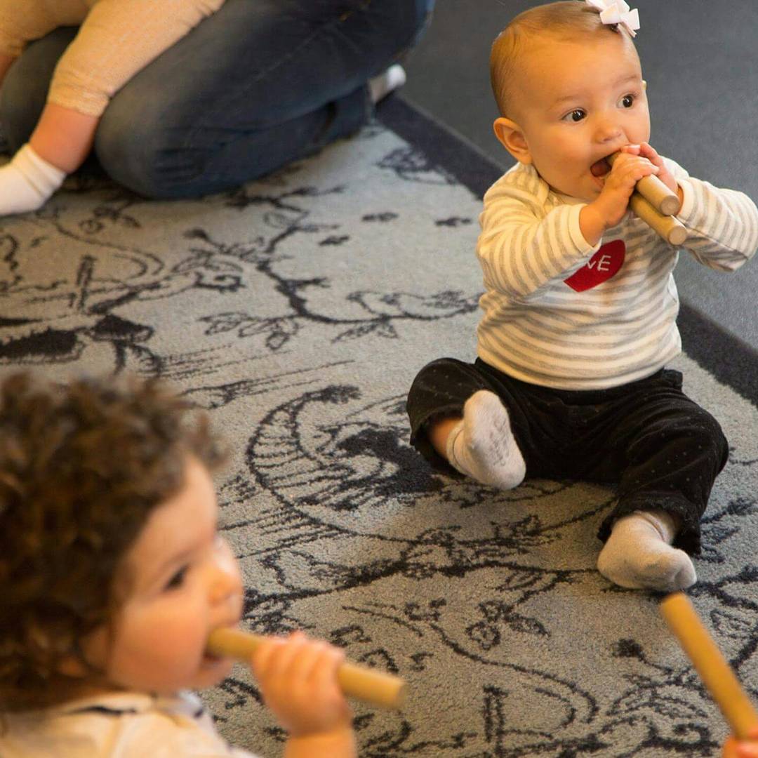 LittleBearsSF's tweet photo. These little bears have GREAT taste in music..literally! #ItMakesMeSmileWhen #Wednesday #littlebearsSF #bluebearmusic https://t.co/XaaVJ6yD5x
