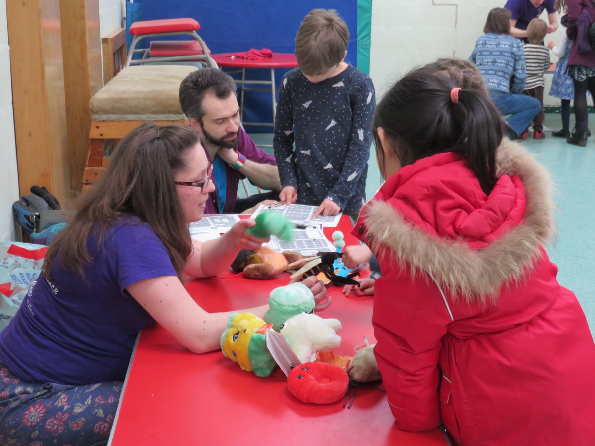 Ox_HOS's tweet photo. Photos from our outreach event with primary school children in Oxford!🔬👨‍👩‍👧‍👦#science #curiosity #inspire https://t.co/QekDUmcXfS
