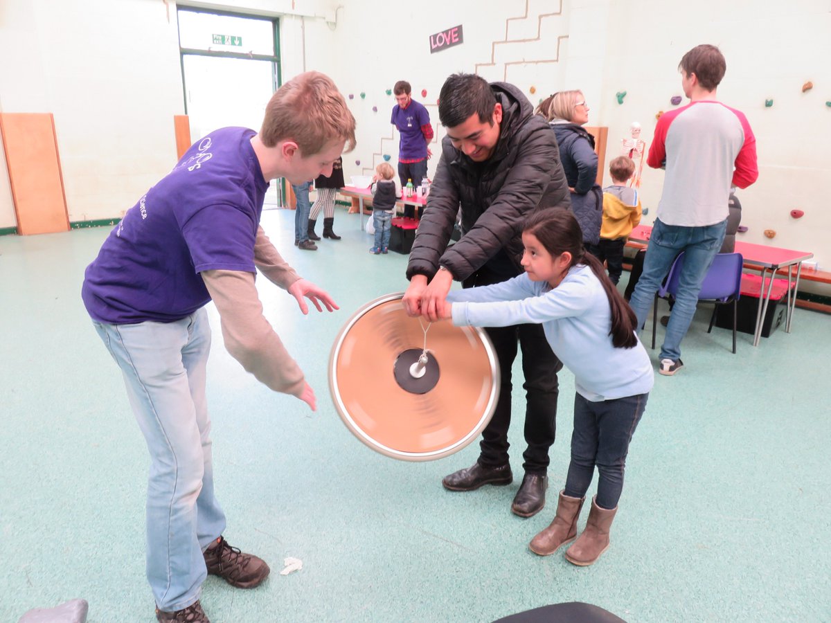 Ox_HOS's tweet photo. Photos from our outreach event with primary school children in Oxford!🔬👨‍👩‍👧‍👦#science #curiosity #inspire https://t.co/QekDUmcXfS
